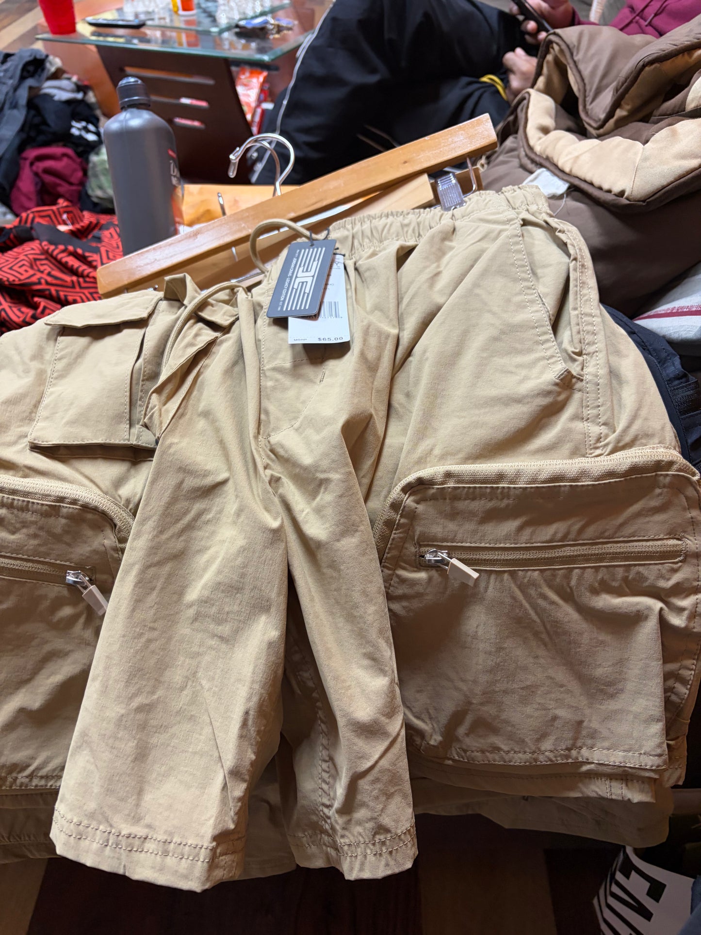 Big Pockets Beige Shorts