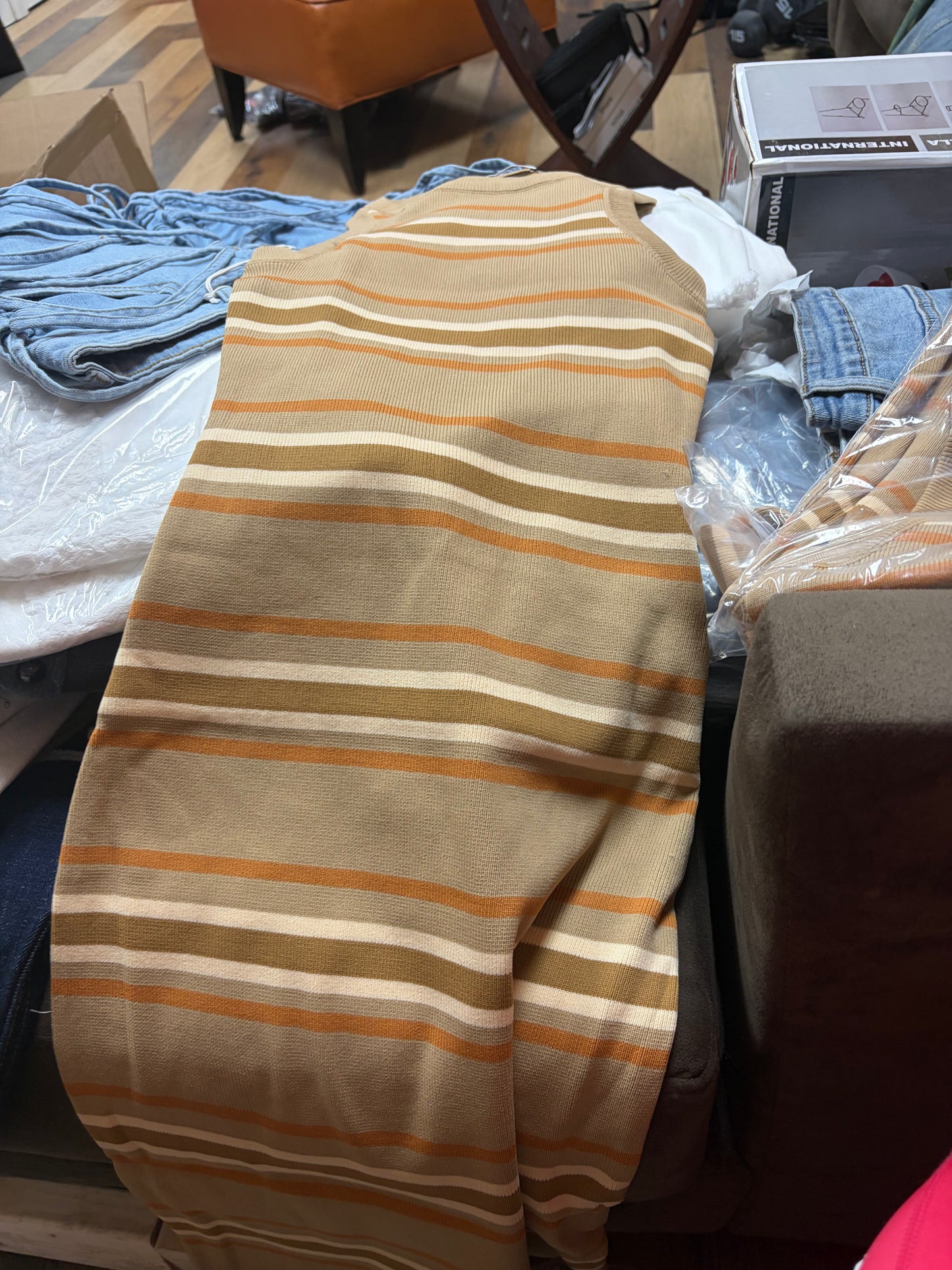Camel short sleeve knit strip dress